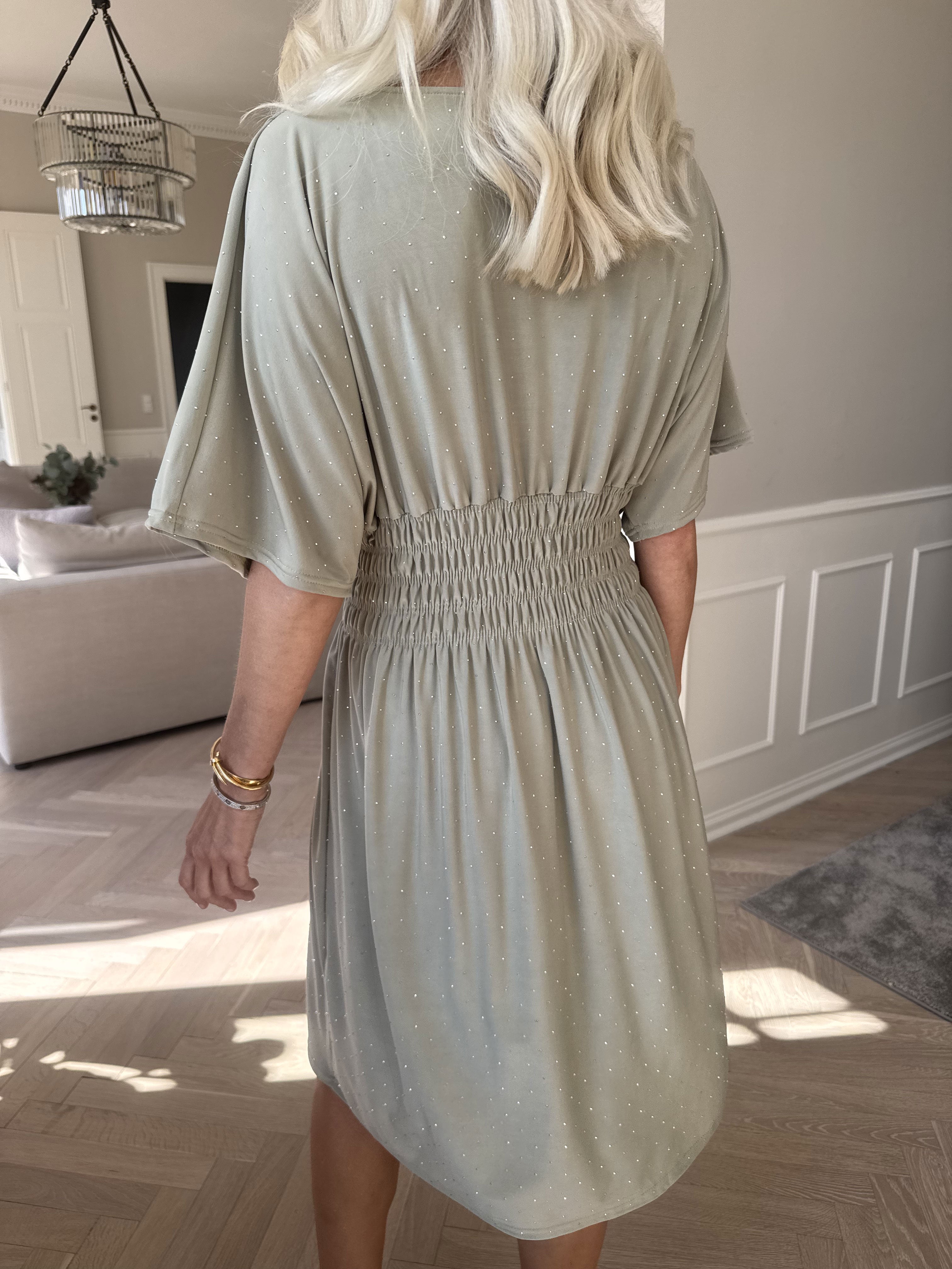 Pams Crystal Short - Kort elastisk kjole med similisten